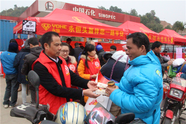 市總工會(huì)副主席慰問返鄉(xiāng)農(nóng)民工