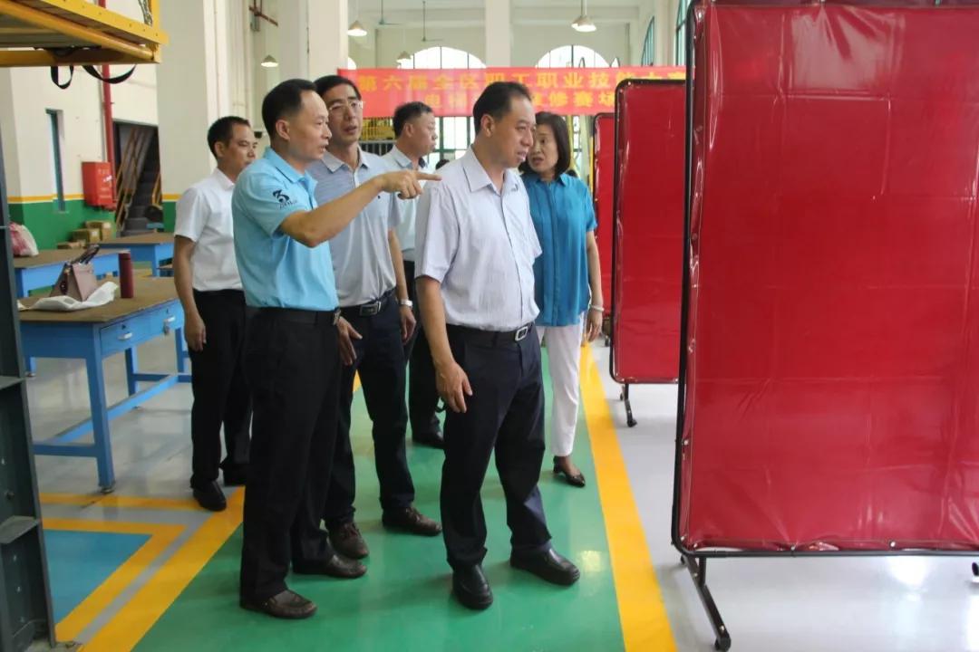 “細組織 精準備”領導視察全區(qū)技能大賽準備工作