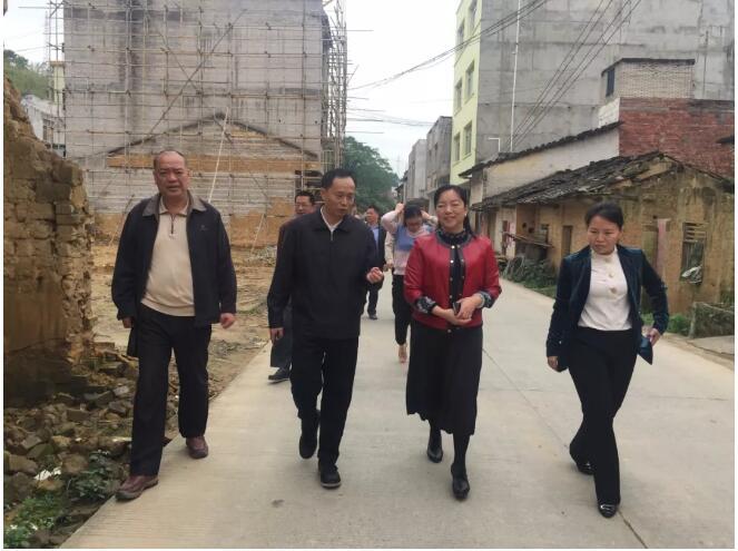 市總工會黨組書記、常務(wù)副主席梁耀忠到掛點幫扶村調(diào)研