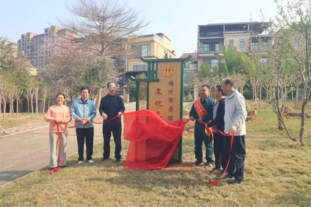 勞模工匠添新綠 春風(fēng)化雨育匠心丨市總工會舉行勞模工匠文化長廊揭牌儀式暨義務(wù)植樹活動