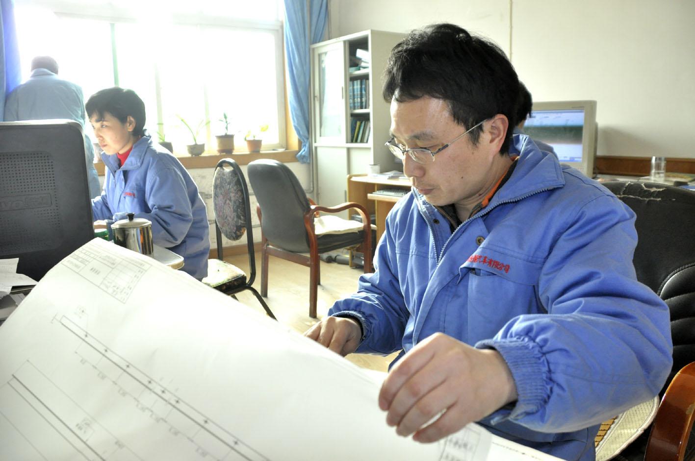 梧州職工：以勞模為榜樣，做好本職工作