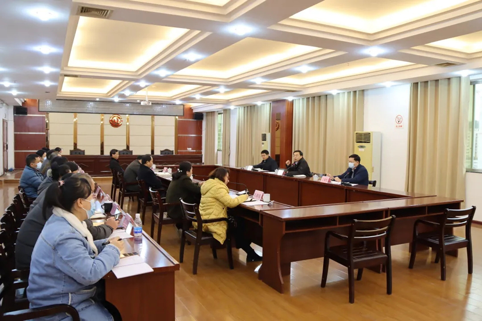 自治區(qū)總工會副主席鄭勝景到我市開展送溫暖慰問活動