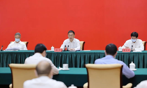 自治區(qū)黨委召開學(xué)習(xí)貫徹習(xí)近平總書記在慶祝中國(guó)共產(chǎn)主義青年團(tuán)成立100周年大會(huì)上的重要講話精神座談會(huì)