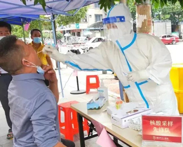 【“工”同抗疫 “會(huì)”聚力量】白衣執(zhí)甲，勇往直前！我市醫(yī)護(hù)人員奮戰(zhàn)在核酸采篩一線
