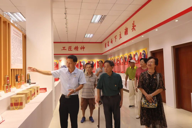 退休不褪色，丹心永向黨丨市總工會(huì)退休黨支部開展主題黨日活動(dòng)