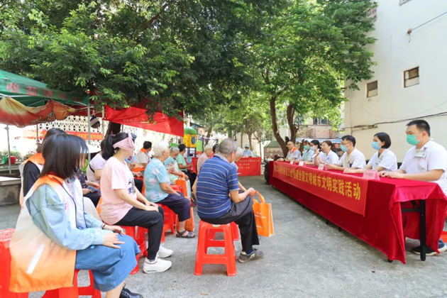 【創(chuàng)建全國(guó)文明城】關(guān)愛老人 傳遞愛心