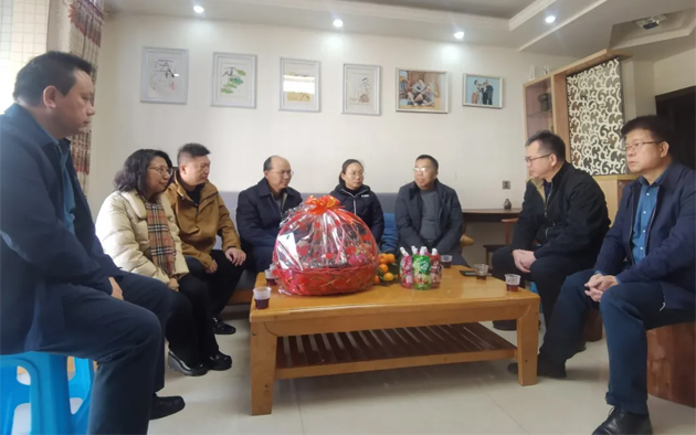 慰問一線 情暖職工丨自治區(qū)總工會慰問團(tuán)到梧州市開展2026年元旦春節(jié)送溫暖慰問活動