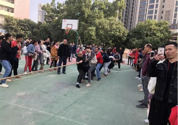 龍圩區(qū)總工會開展“慶元旦、迎春節(jié)”職工趣味體育活動