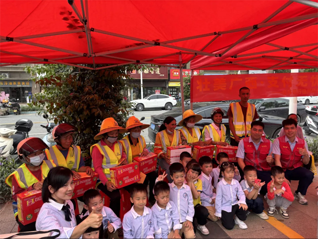 桂林銀行蒼海路小微支行工會(huì)驛站聯(lián)合蒼海社區(qū)等單位開展五一系列活動(dòng)