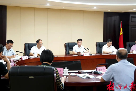 以戰(zhàn)斗姿態(tài)科學(xué)應(yīng)對汛情 與時(shí)間賽跑筑牢安全屏障丨蔣連生主持召開市防汛抗洪總指揮部第一次會議