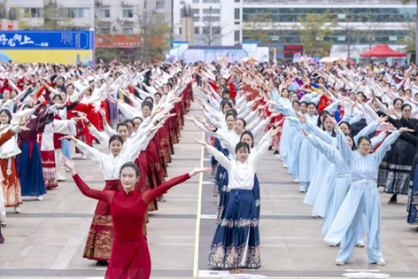 【跟黨奮進(jìn)新征程 巾幗建功新時(shí)代】梧州市第十二屆婦女國(guó)風(fēng)趣味體育運(yùn)動(dòng)會(huì)暨“梧家巧姐姐”國(guó)潮集市，精彩綻放！