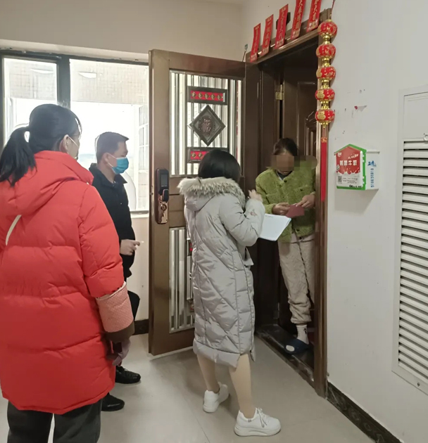 藤縣總工會(huì)參與疫情防控網(wǎng)格化排查專項(xiàng)行動(dòng)