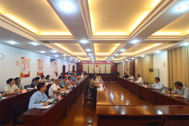 自治區(qū)總工會(huì)領(lǐng)導(dǎo)在梧州召開(kāi)職工醫(yī)療互助保障工作座談會(huì)并作專(zhuān)題輔導(dǎo)