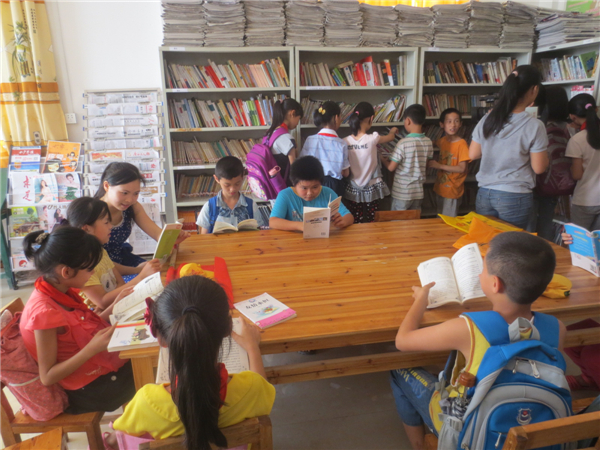 從５月下旬至６月中旬，藤縣金雞鎮(zhèn)婦聯(lián)、文化站等單位在今年“六一”前后聯(lián)合開展“每天半小時(shí)，書相伴成長”活動(dòng)，發(fā)動(dòng)巾幗志愿